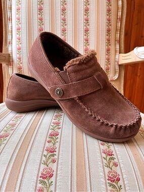 Revitalign Women’s Brown Suede Slip-On Moccasin Loafers